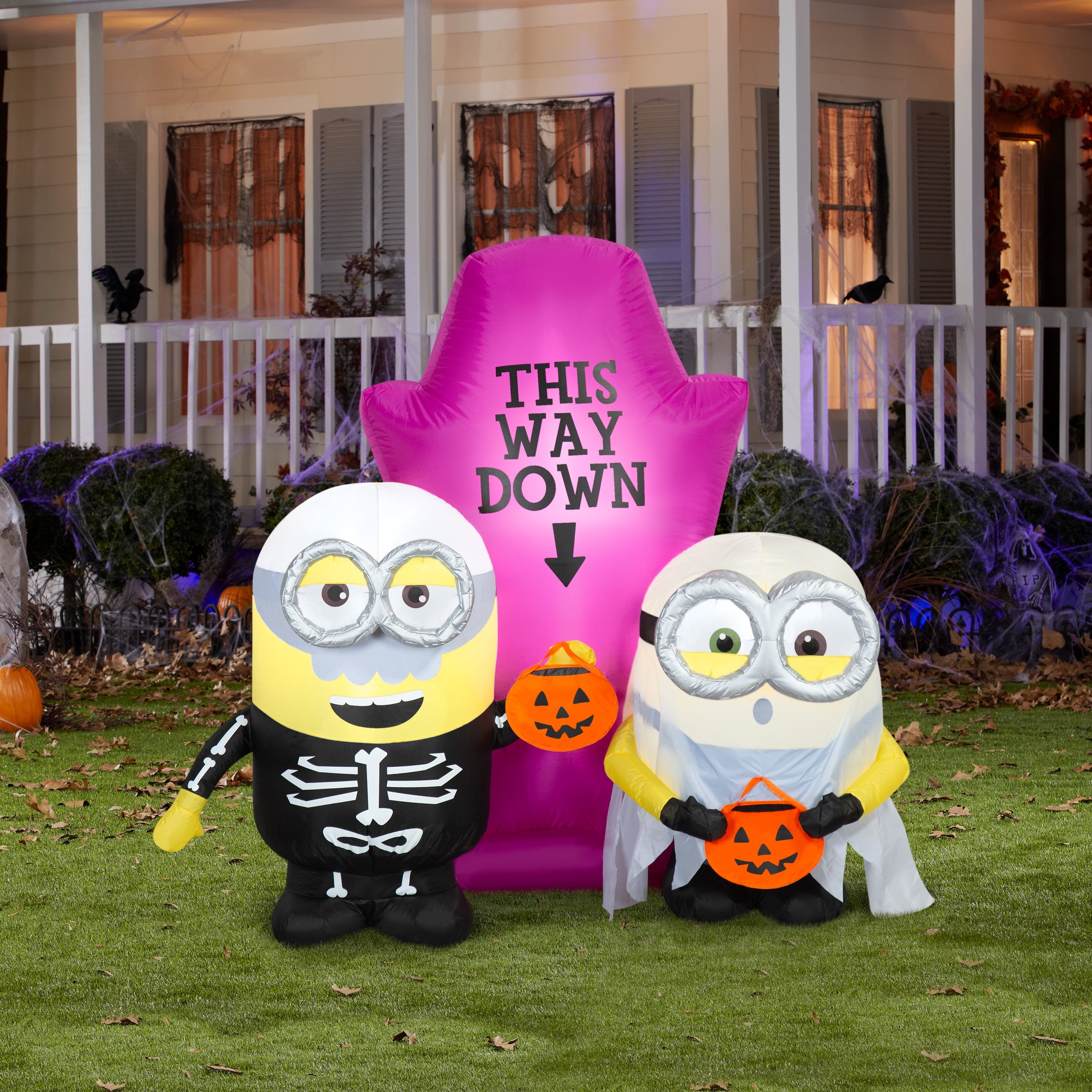 Airblown Inflatable Minions Halloween Scene Universal, 5 ft Tall, Multicolored