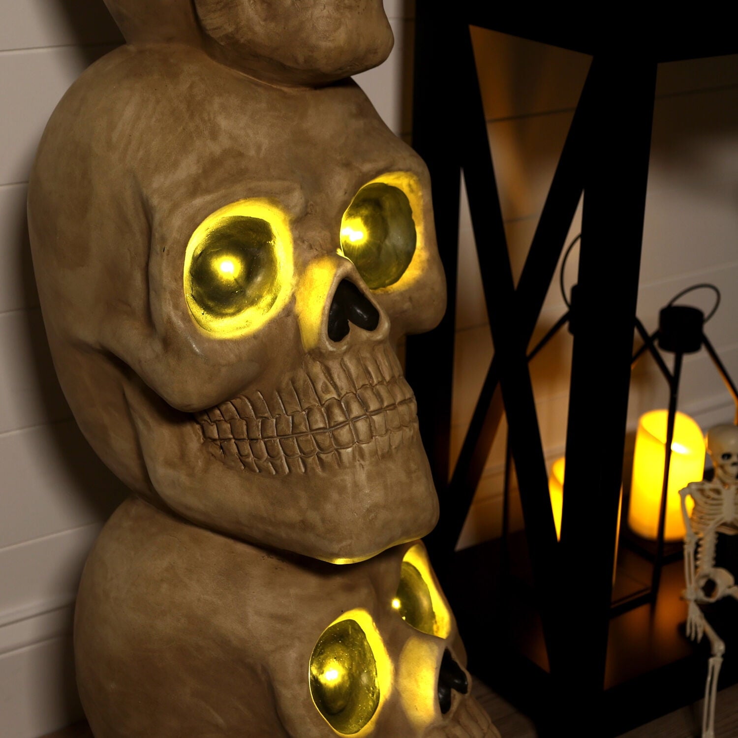 37" Skull Stack Statue with LED Eyes, Halloween Decor, HHMG036-1SKL-NAT