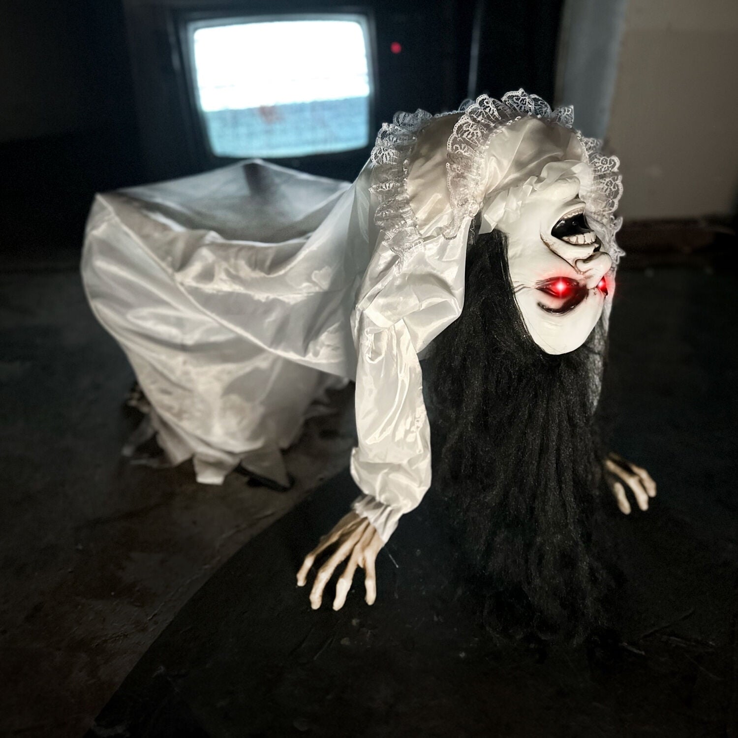 Lifesize 35" Animatronic Possessed Woman with Lights and Sound, Halloween Decoration,HHLADY-11FLSA
