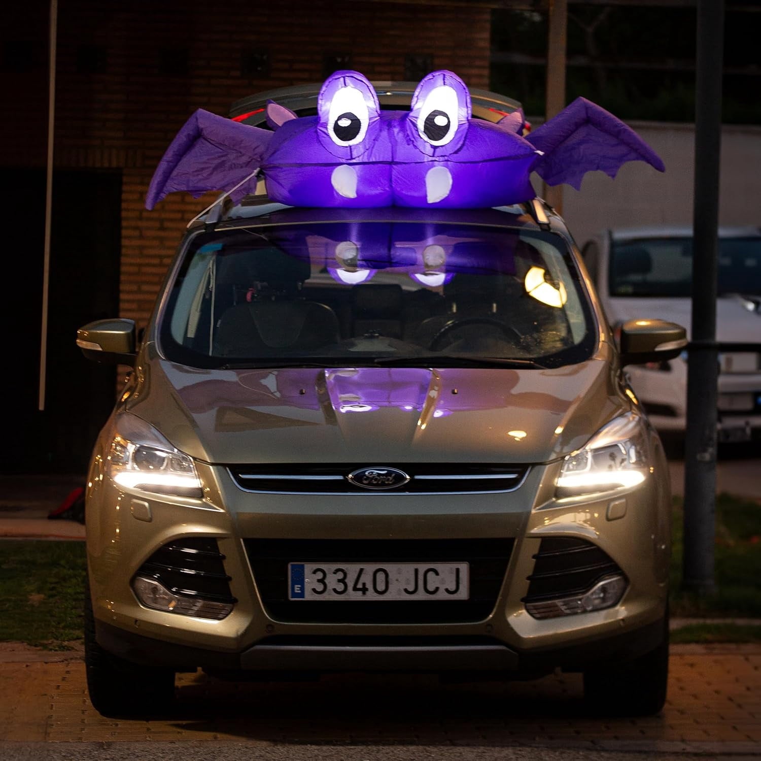 Zone Tech 6 FT Inflatable Bat Car Trunk Decor with Built-in LEDs, Blow Up Decoration for Halloween (1-Pack)